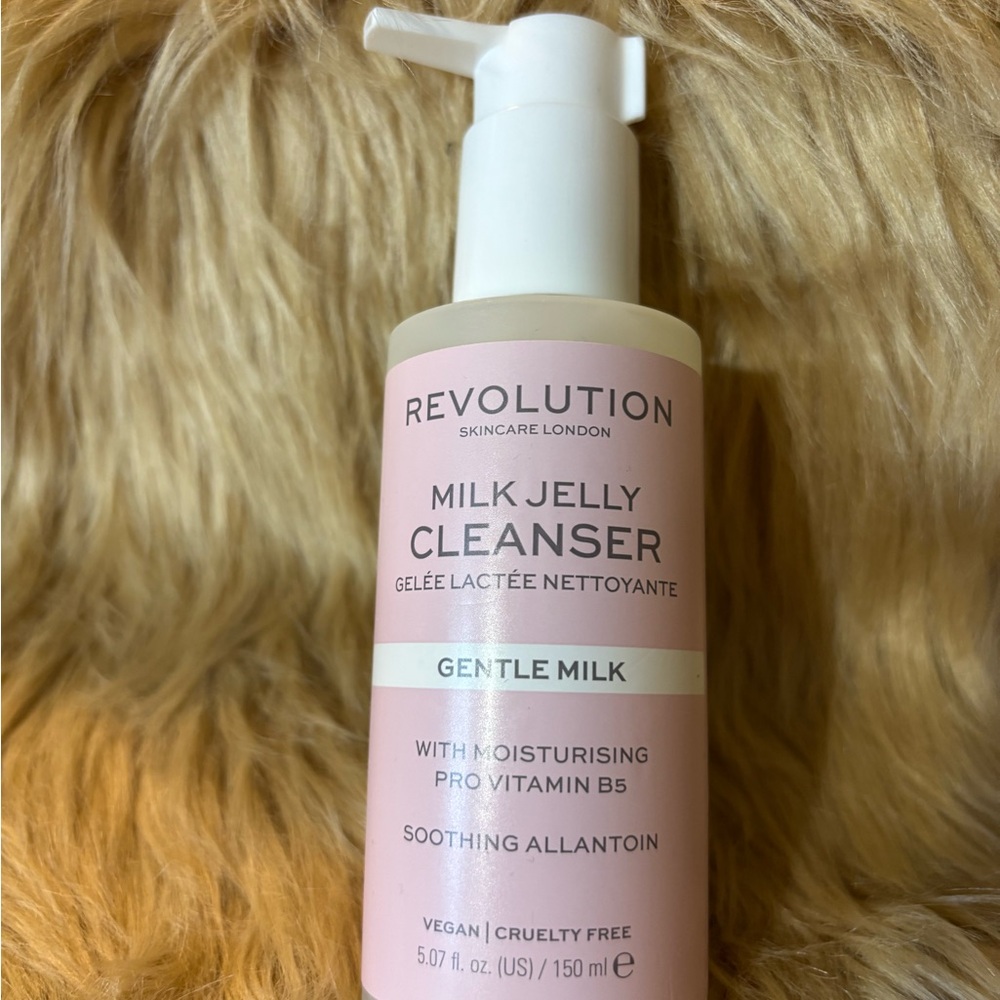 REVOLUTION Skincare | Gentle Milk Jelly Cleanser